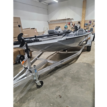 XPRESS H18 HYPER-LIFT 18' BASS BOAT